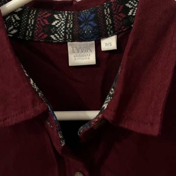 Red shirt with colored back - Picture 2 of 3